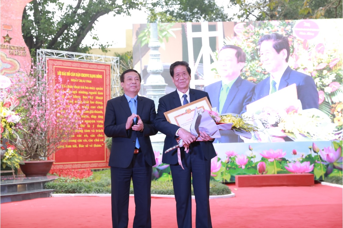 Đảng bộ công ty Rạng Đông được khen thưởng đảng bộ trong sạch vững mạnh